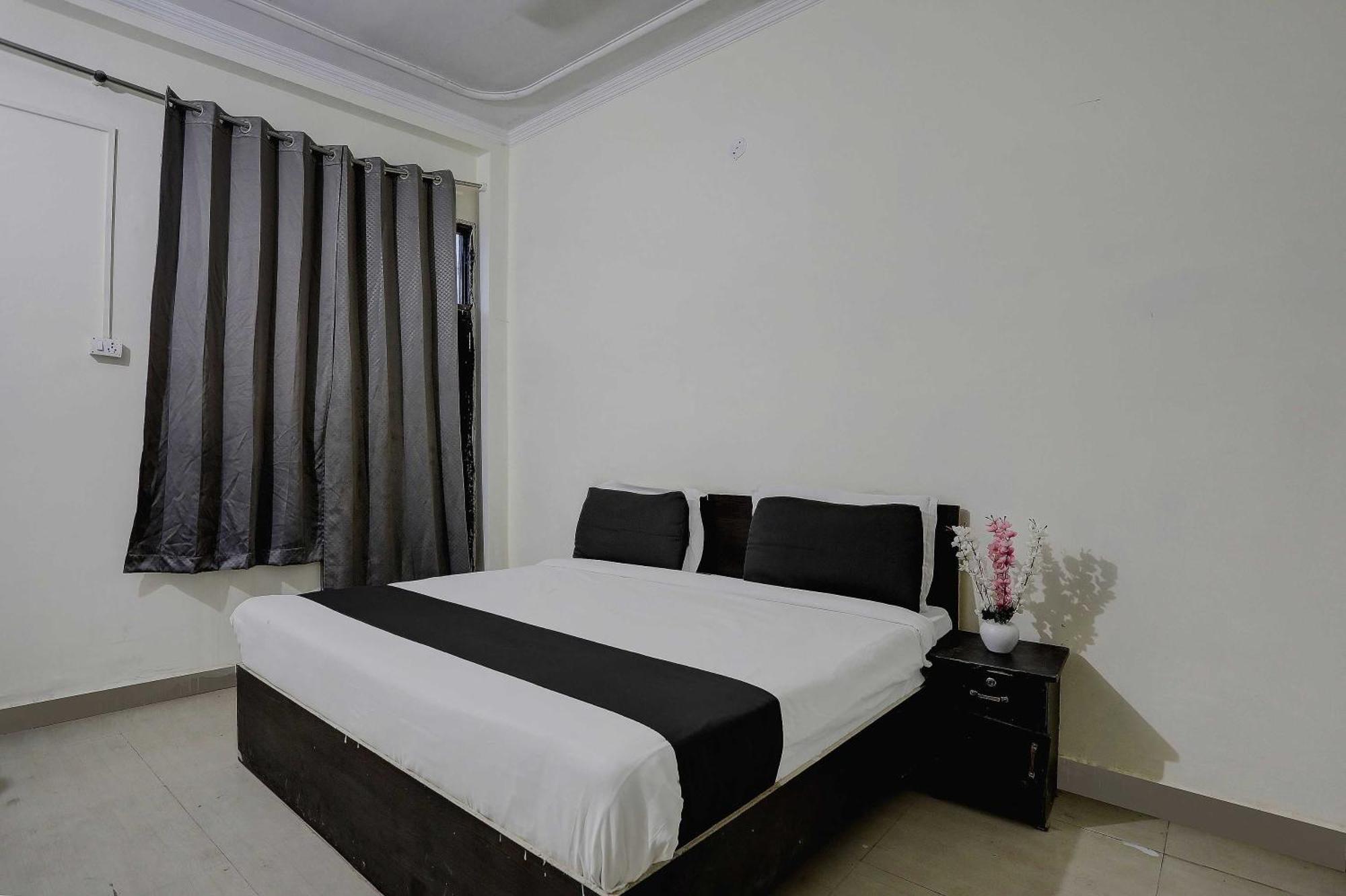 Hotel O Thirty Inns Noida Exterior photo
