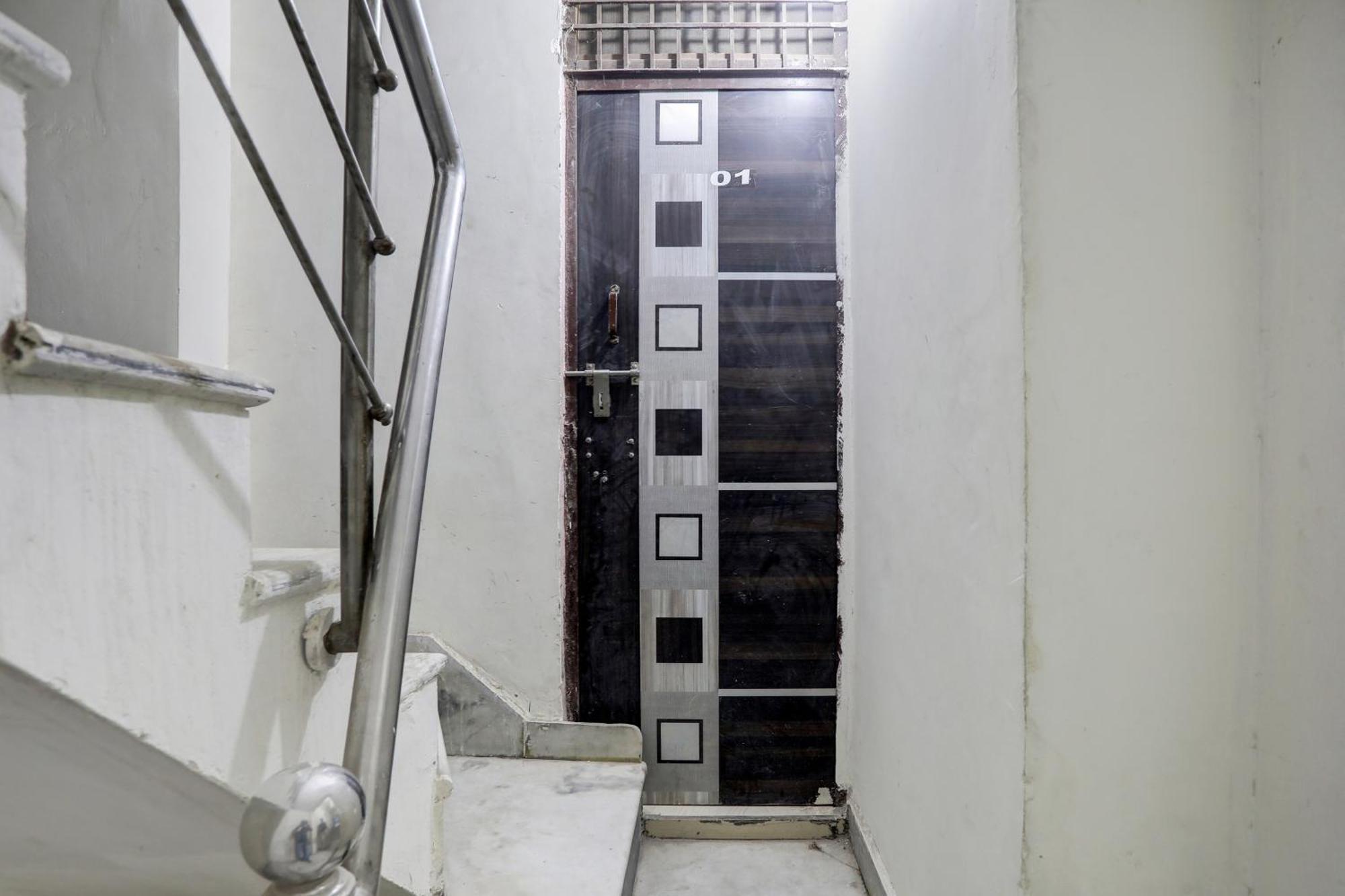 Hotel O Thirty Inns Noida Exterior photo